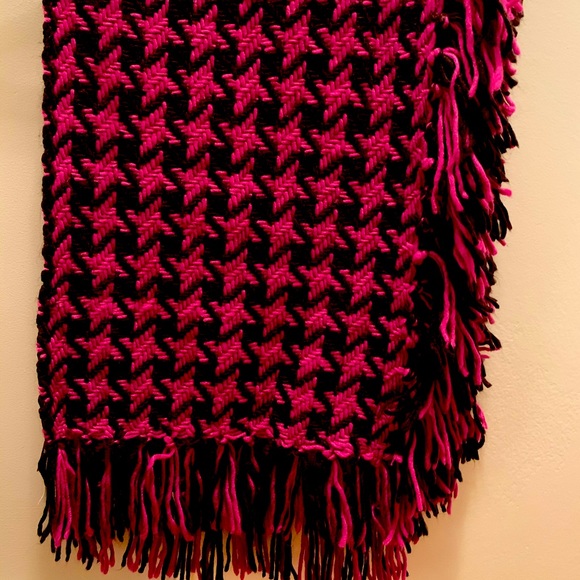 Loft Scarf - Picture 1 of 5